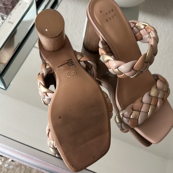 Worn once summer heels - Picture 2 of 2